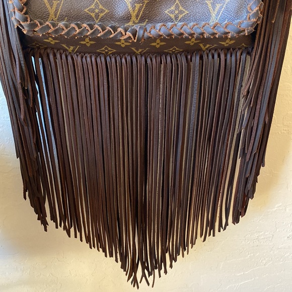 🎉 HOST PICK‼️ GORGEOUS AUTHENTIC LOUIS VUITTON REVAMPED CROSSBODY BAG‼️ - Picture 5 of 16